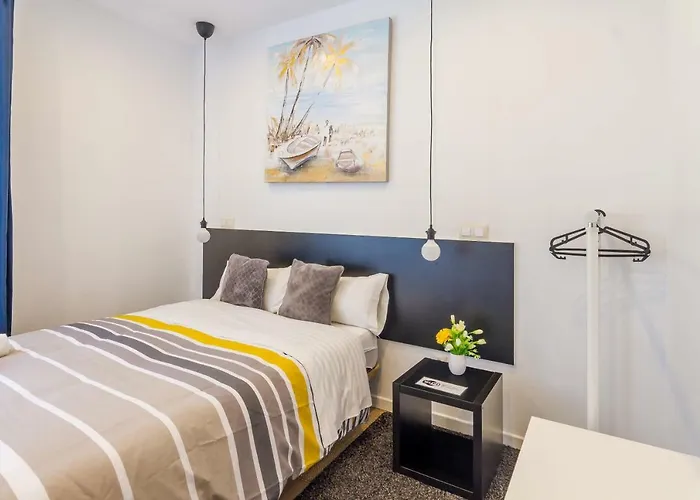Ayz Javier Cabrini - Auto Check-In Property