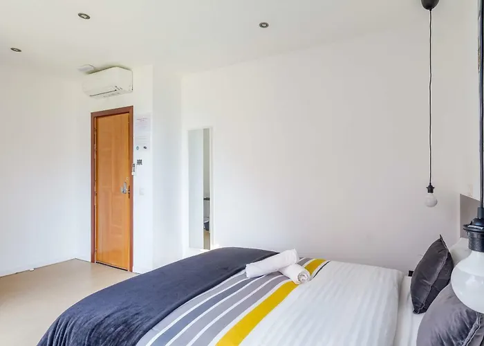 Ayz Javier Cabrini - Auto Check-In Property
